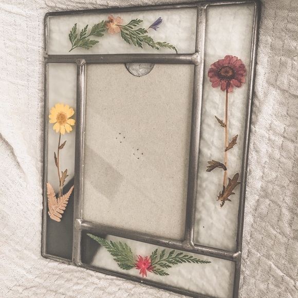 Urban Outfitters Other - 💕Host Pick💕Pressed Flower Picture Frame